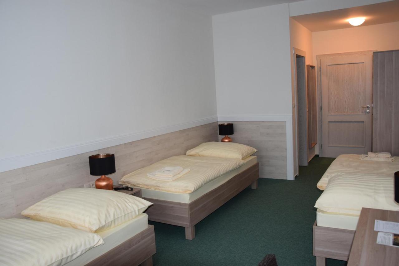 Penzión Uhliská Nemšová Exterior foto