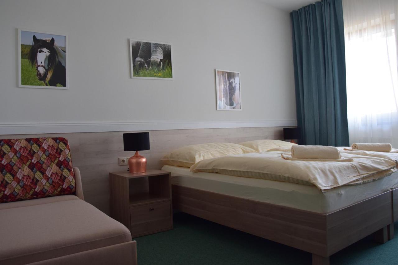 Penzión Uhliská Nemšová Exterior foto